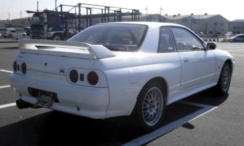 White V-Spec I GTR R32.jpg