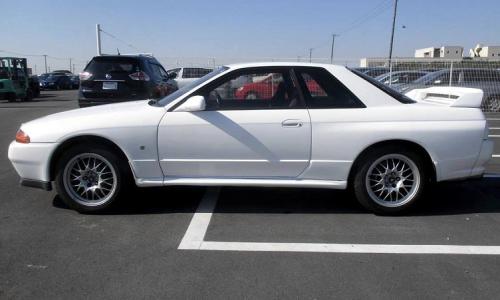 White V-Spec II Nissan R32 GTR 3 3.jpg