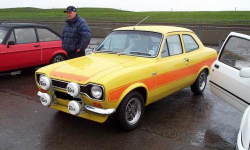 Yellow MK1 Escort RS2000.jpg