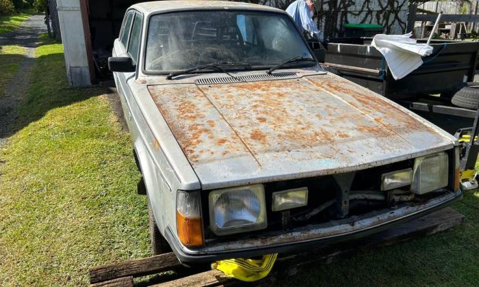 1979 Volvo 242 GT Australia wreck cheap (13).jpg