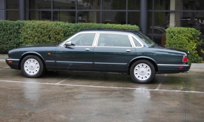 1996 Spruce Green Daimler Double Six Australia RHD (1).jpg
