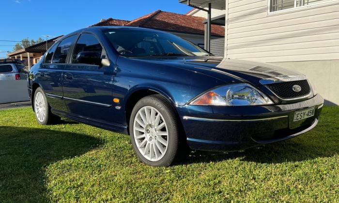 2000 Ford AU Fairmont Ghia 75th Anniversary Blue sedan (3).jpg