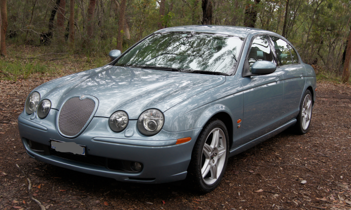 2003 Jajuar S-Type R V8 Sedan for sale Australia (3).png