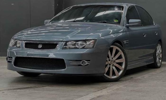 2006 Holden HSV VY Senator blue (1).jpg