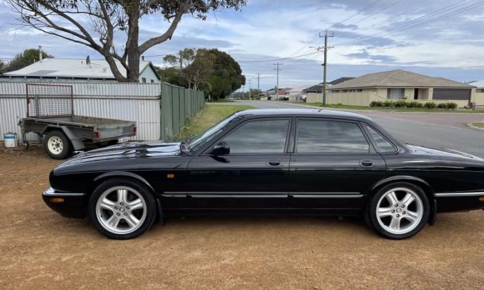Black 1999 Jaguar X308 XJR V8 for sale Australia (1).jpg
