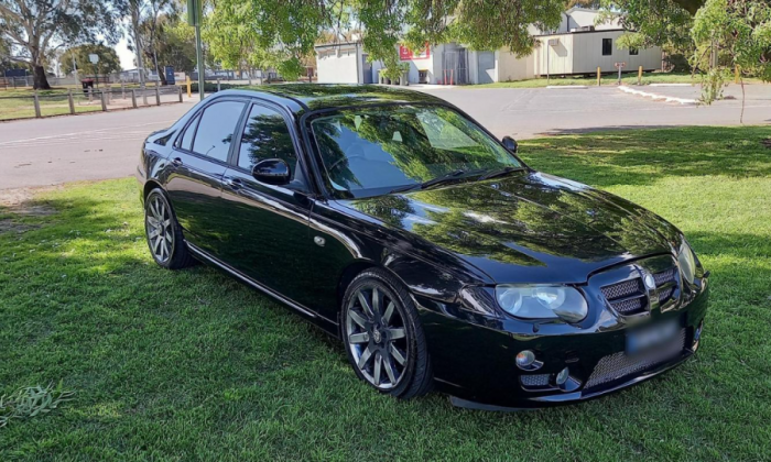 Black 2004 MG ZT 260 sedan Australia (1).png