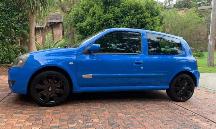 For sale 2005 Renault Clio 182 Cup F1 edition Alonso (1).jpg
