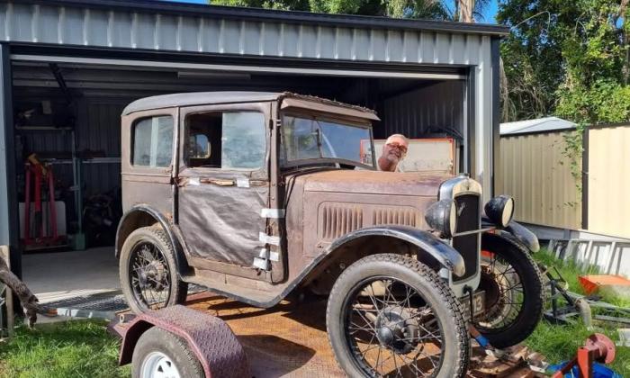 Original unrestored Austin 7 1930 Fabric saloon (1).jpg