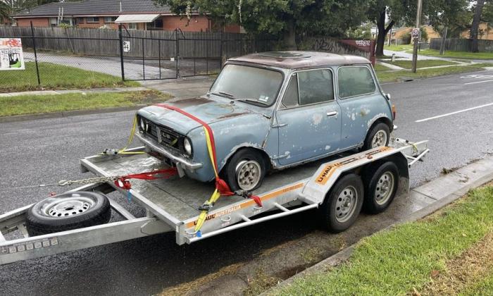 Silver Blue 998 LS Mini wreck unrestored images 2023 (7).jpg
