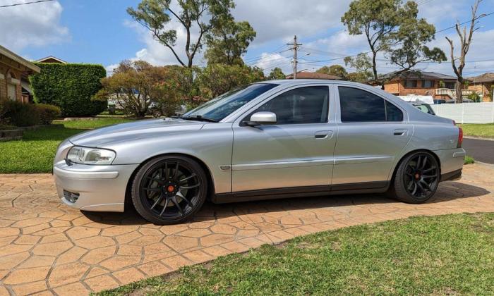 Silver over Nordkap Blue Volvo S60 R 2003 for sale Australia RHD (17).jpg