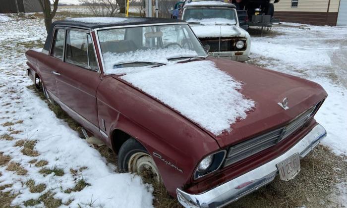 Studebaker Daytona Sports Sedan 1966 Maroon with black roof unrestored wreck (1).jpg