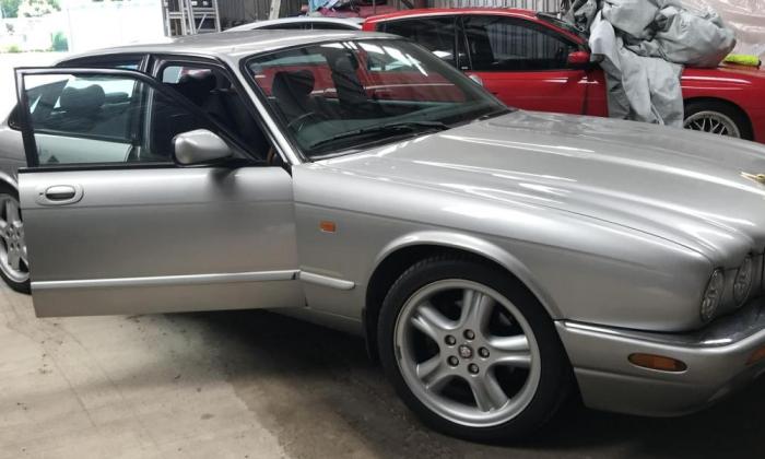 X308 XJR V8 silver sedan for sale South Australia (1).jpg