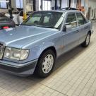 Mercedes 320E W124 sedan Australia Blue (10).jpg