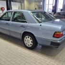 Mercedes 320E W124 sedan Australia Blue (17).jpg