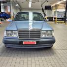 Mercedes 320E W124 sedan Australia Blue (4).jpg