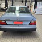 Mercedes 320E W124 sedan Australia Blue (5).jpg