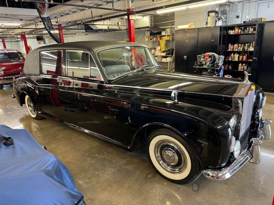1967 Rolls Royce Phantom V limousine for sale USA (1).jpg