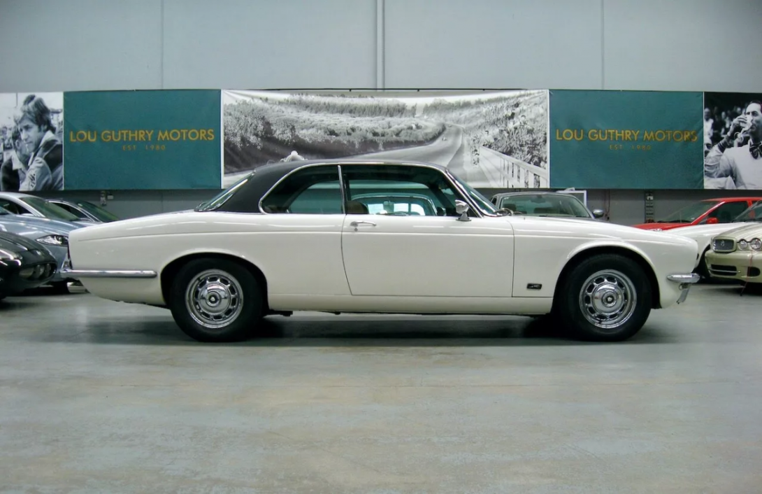 1977 Jaguar XJ-C XJC white coupe Australia (18).png