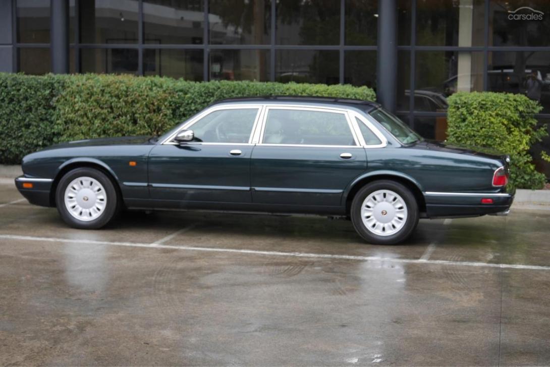 1996 Spruce Green Daimler Double Six Australia RHD (1).jpg