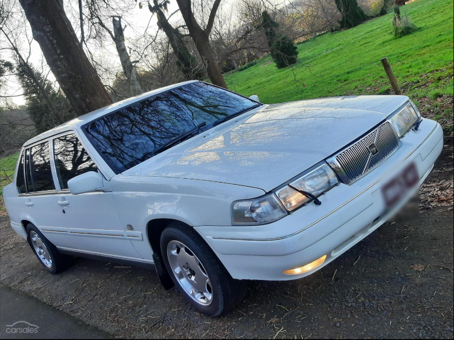 1997 Volvo S90 Sedan rwd Australia (1).png