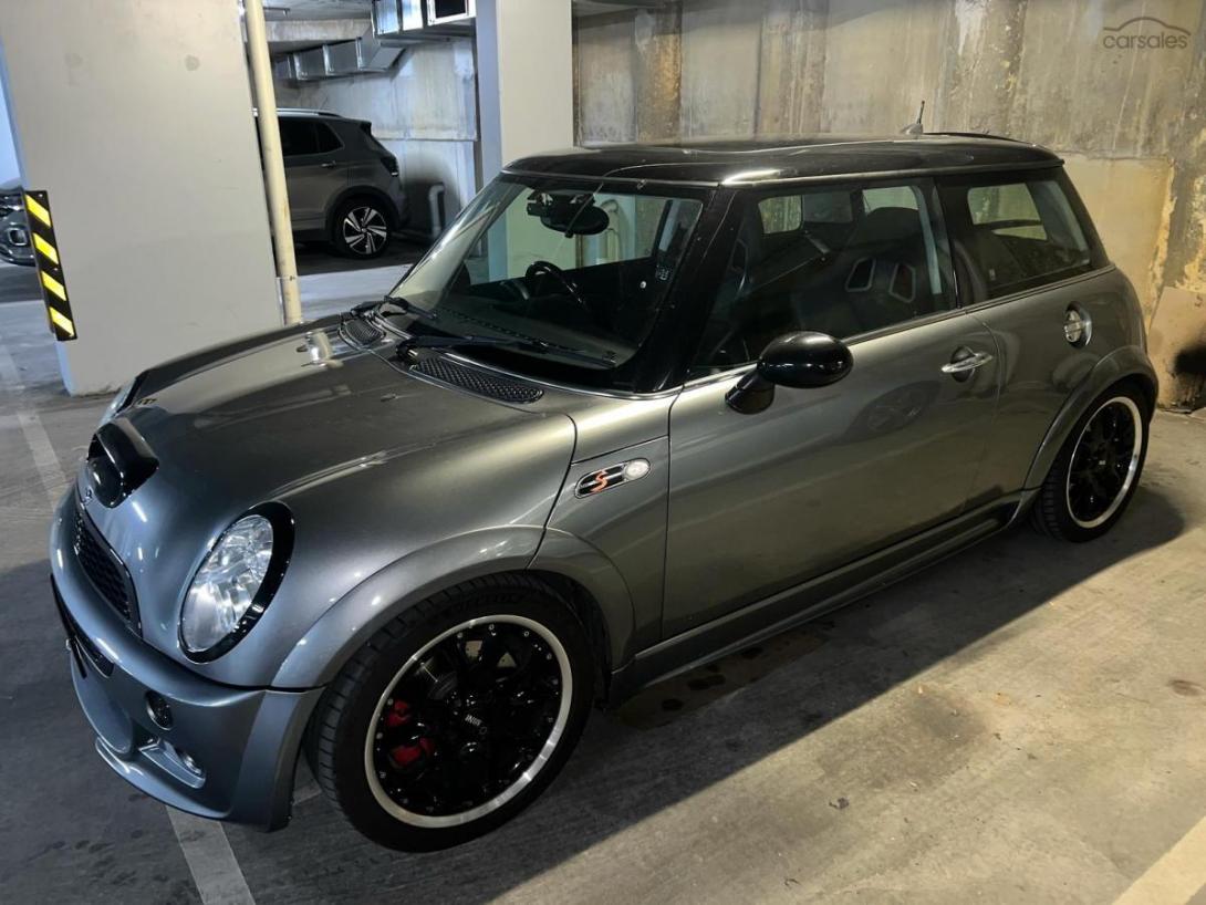 2006 Mini Cooper S R53 JCW modified grey (4).png
