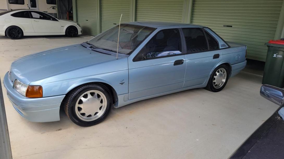Blue Ford Falcon Brock Spak B8 number 52 (9).jpg