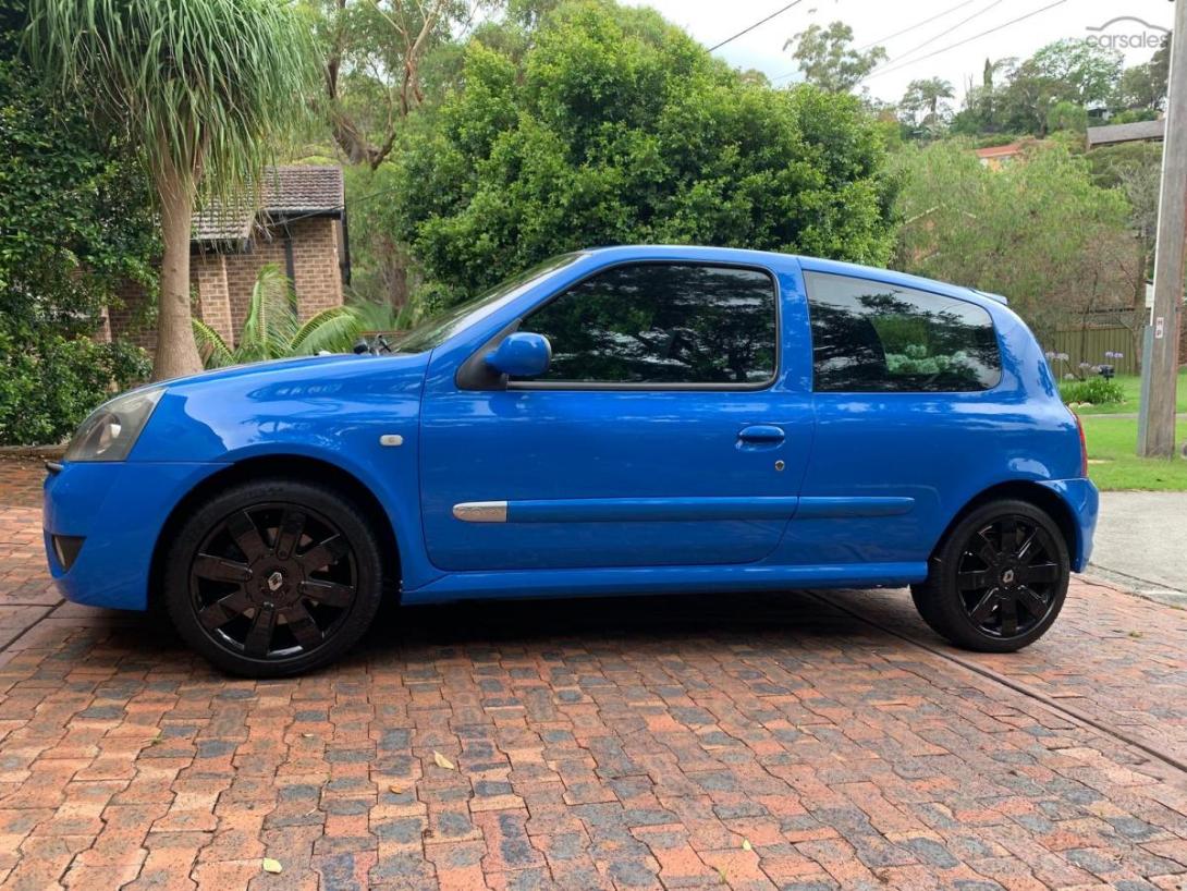 For sale 2005 Renault Clio 182 Cup F1 edition Alonso (1).jpg