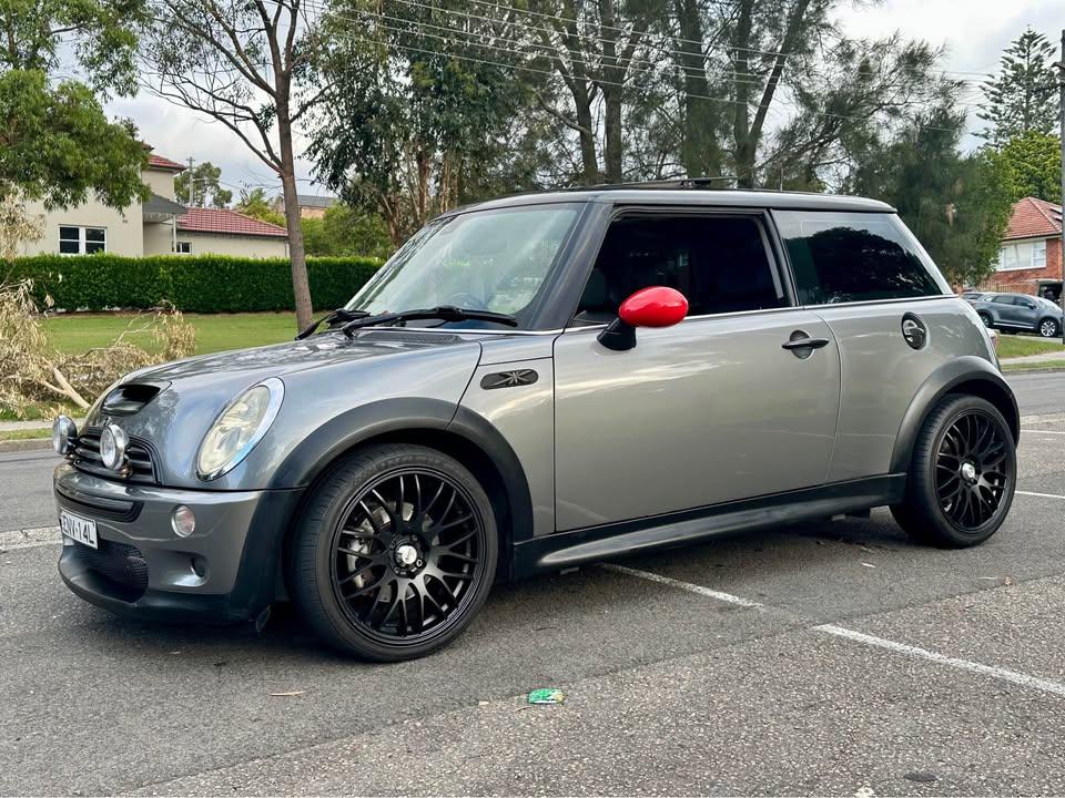 Grey JCW Mini Cooper S R53 2003 model (4).jpg