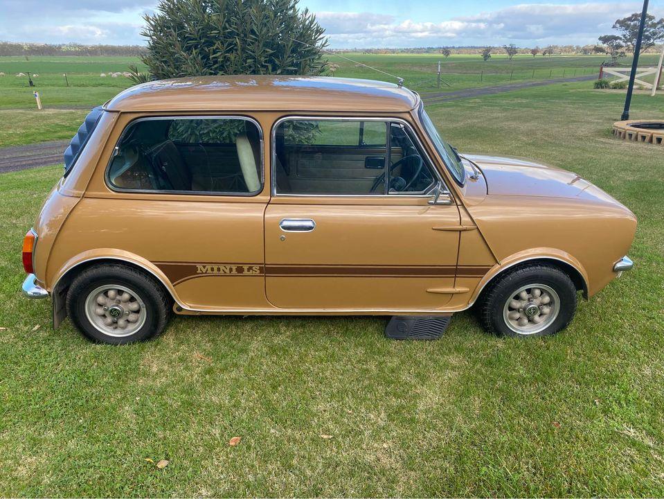 Nugget Gold leyland Mini LS 998 for sale 2022 images (4).jpg