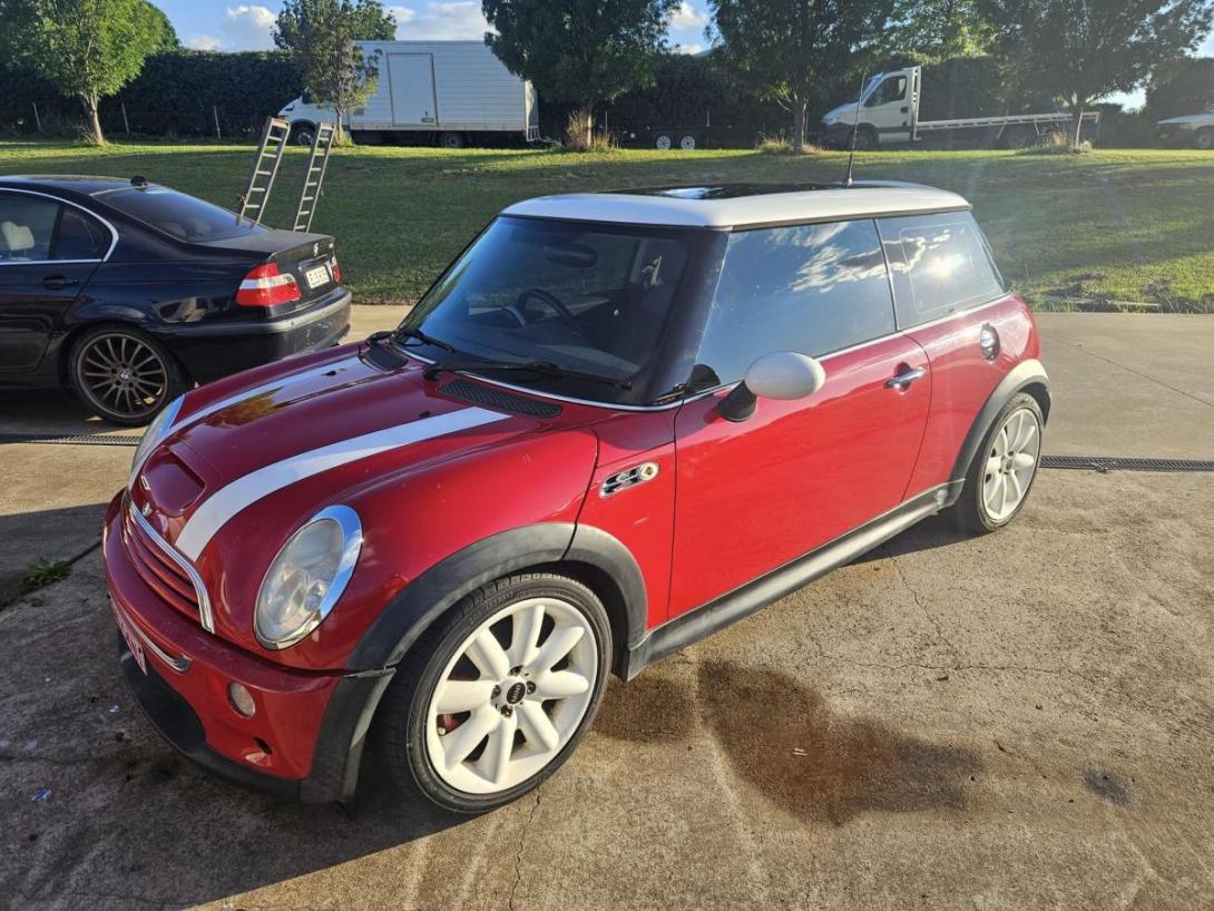 Red and white R53 Mini Cooper S JCW 2004 Australia (1).jpg