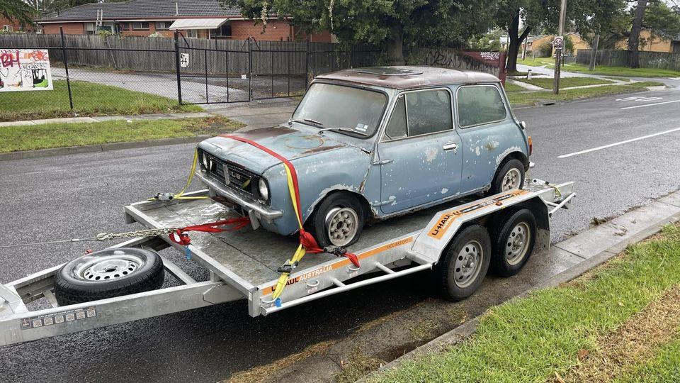 Silver Blue 998 LS Mini wreck unrestored images 2023 (7).jpg