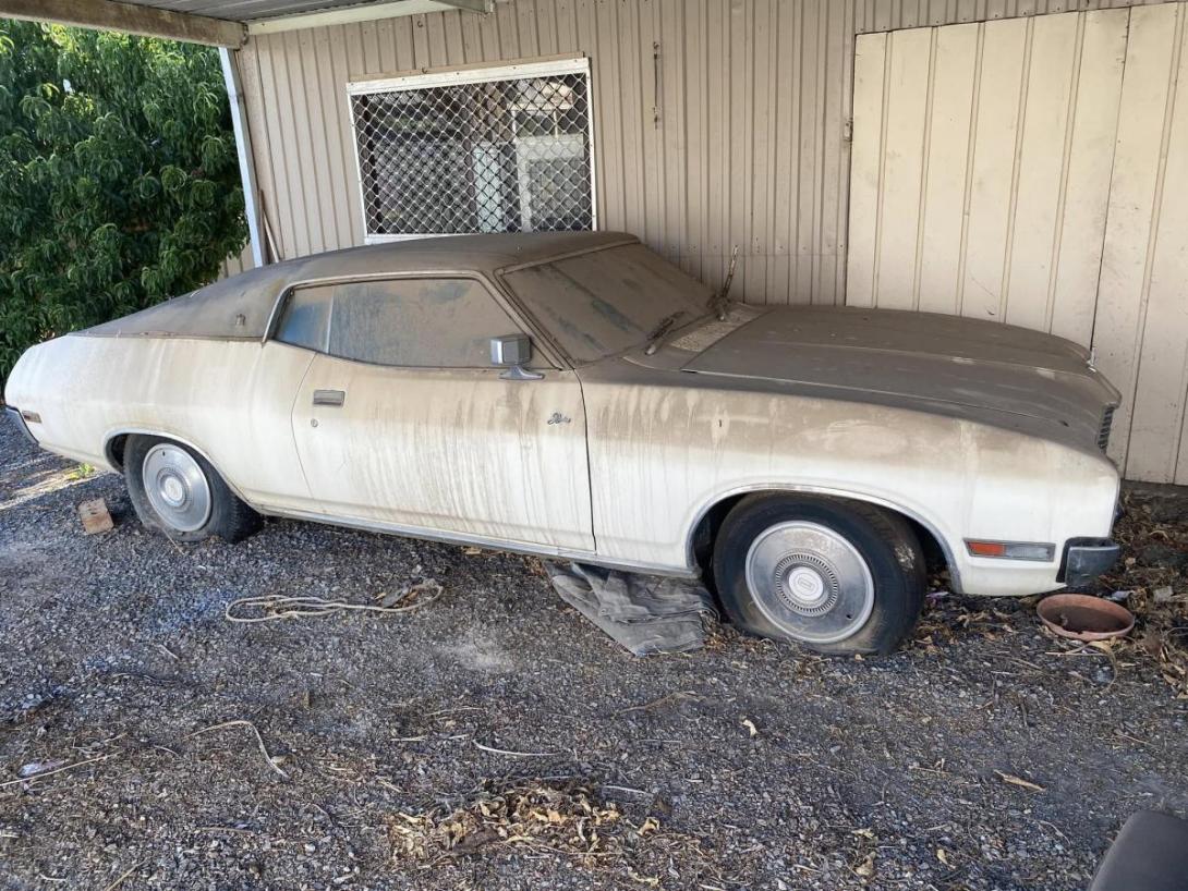 White Ford Landau Australia images barnfind unrestored (1).jpg