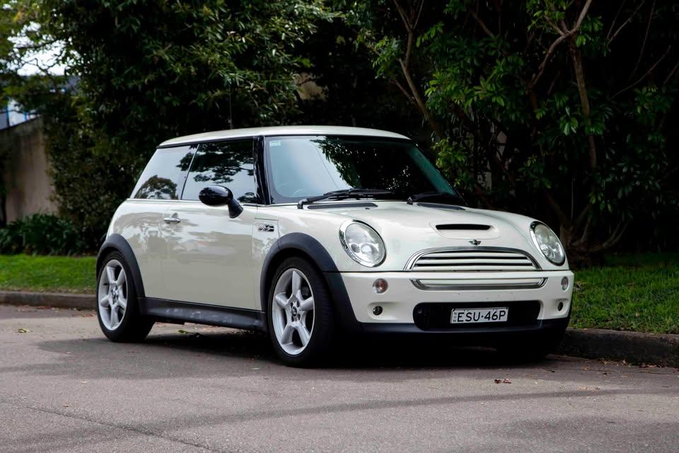 White JCW R53 Mini Cooper S 2004 (1).jpg